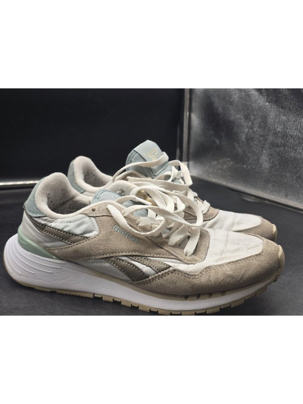 Reebok Shoes Womens Size 8 White Classic Nylon Suede Running Sneakers 560240503